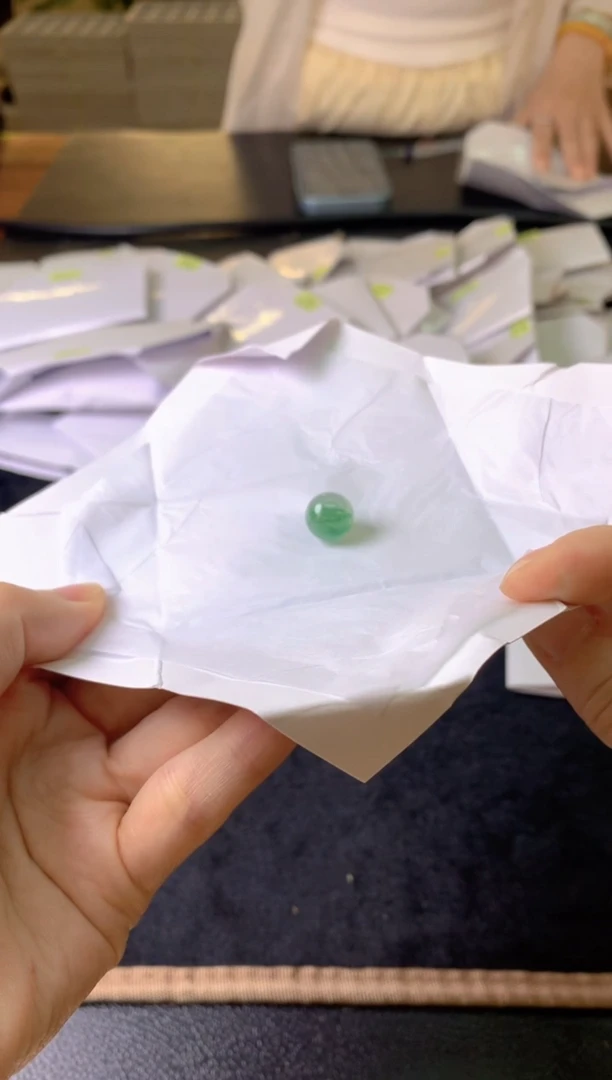 定制翡翠未镶嵌1裸玉（客户意向镶嵌）