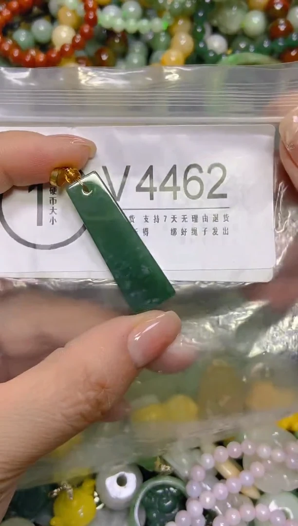 颈饰未镶嵌翡翠/V/翡翠A货，一件也是批发价