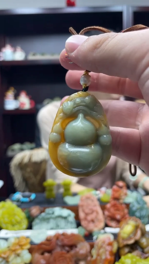 岫玉未镶嵌吊坠·