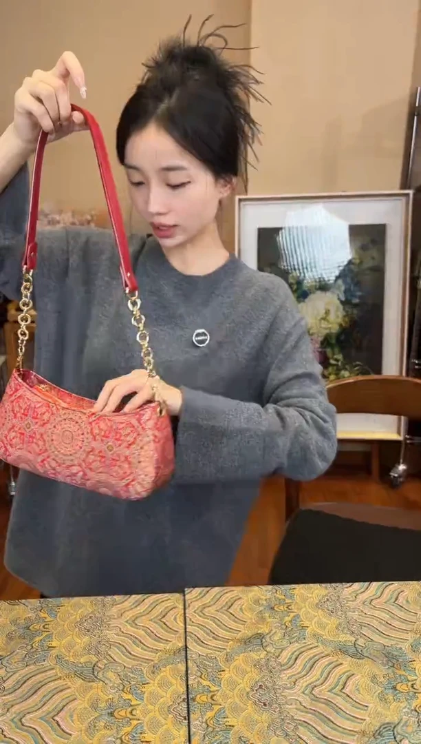 刺绣宋锦包包上久楷面料