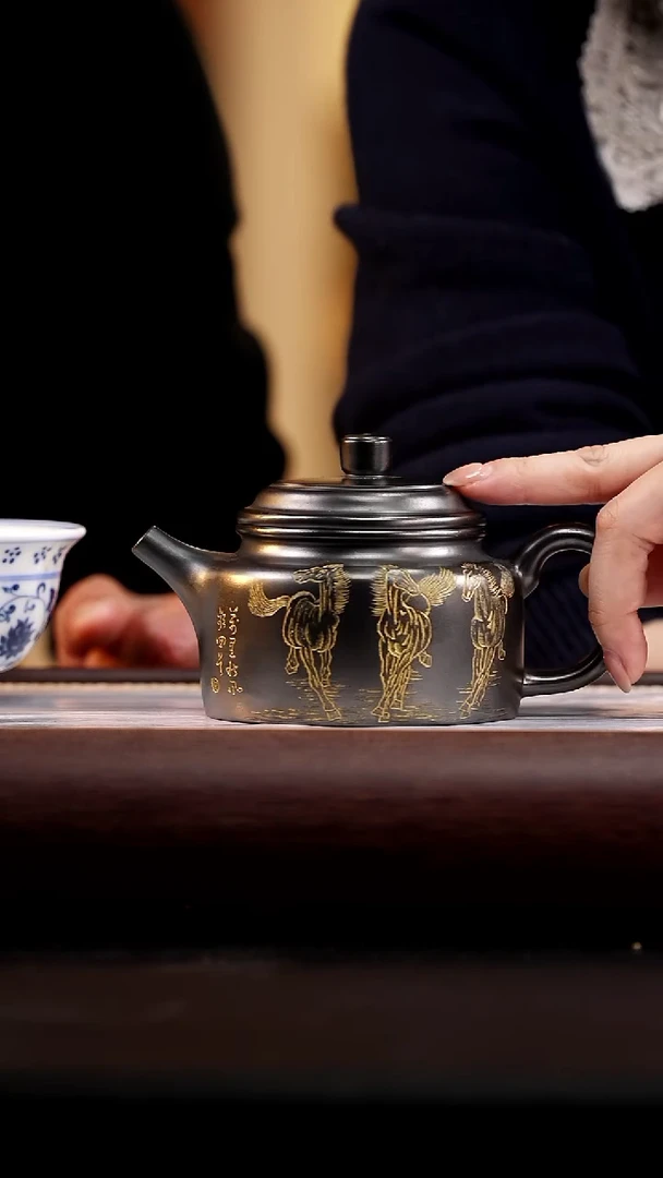 33 茶壶紫砂石黄德钟240cc