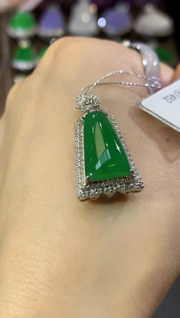 吊坠(不含链)18K金镶嵌翡翠A106
