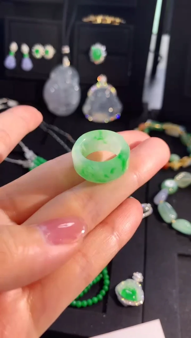 【闪购商品】翡翠颈饰未镶嵌吊坠