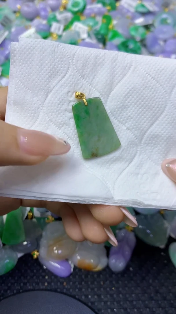 颈饰未镶嵌翡翠天然缅甸翡翠A货