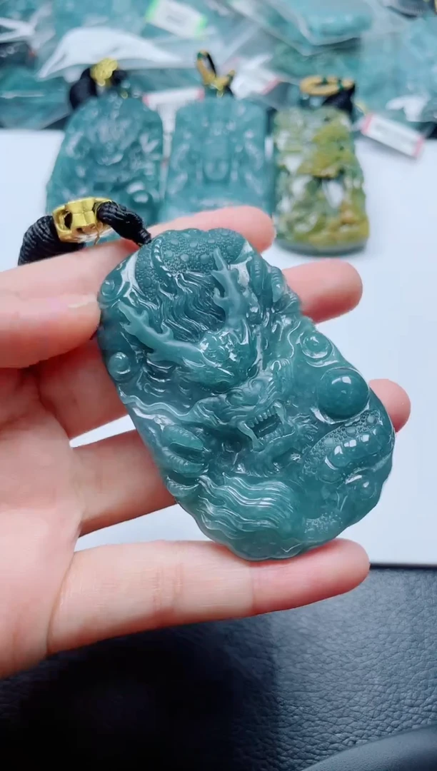 翡翠未镶嵌颈饰
