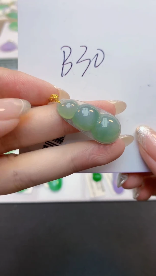 翡翠18K金镶嵌颈饰天然缅甸A货翡翠