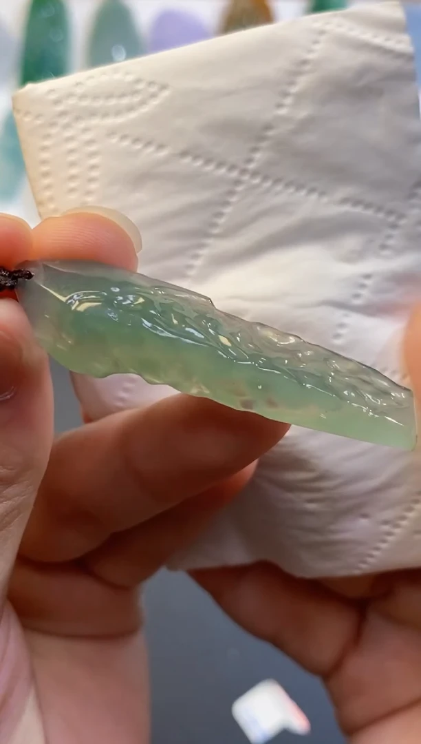 翡翠挂件未镶嵌