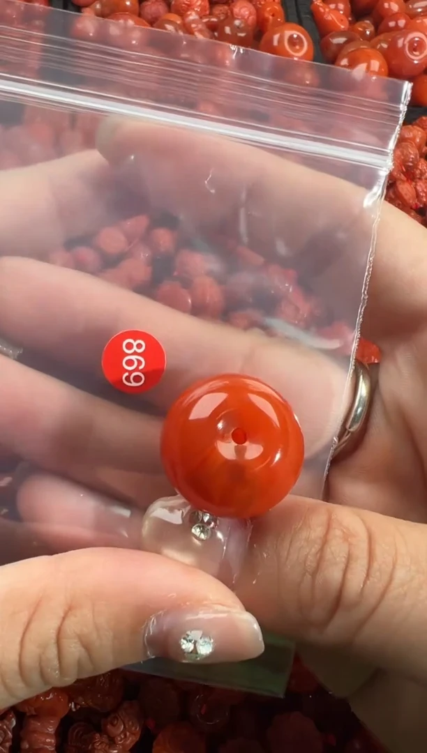 南红玛瑙未镶嵌颈饰1
