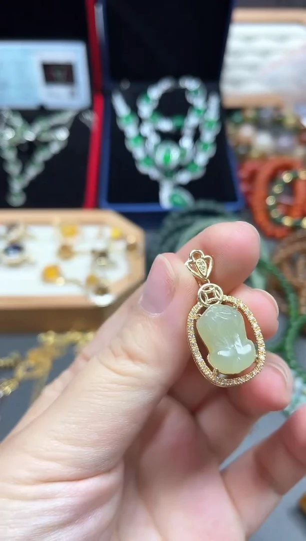 吊坠(赠链)未镶嵌和田玉多样性发货拍一发一