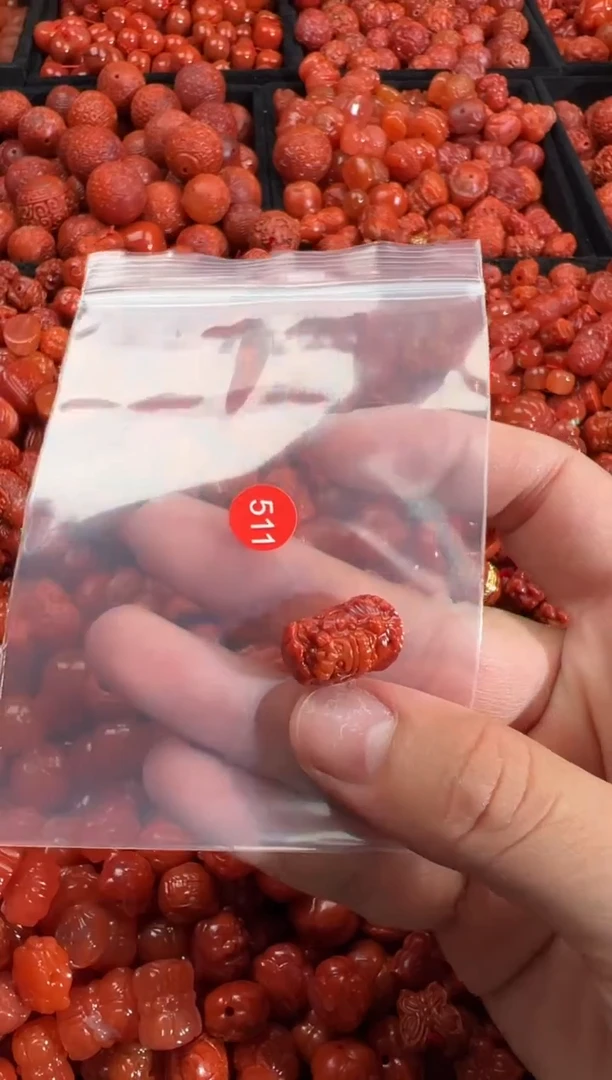 南红玛瑙未镶嵌颈饰1