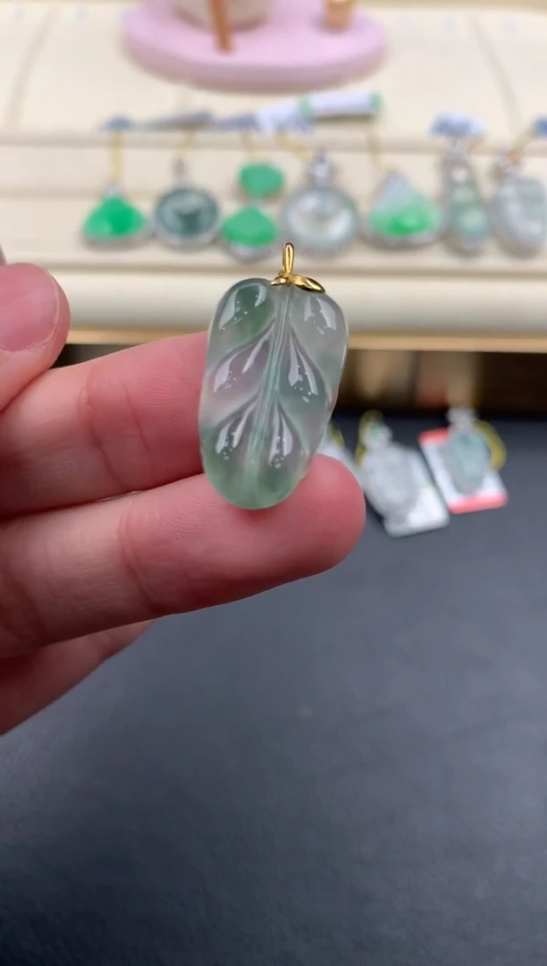 【闪购商品】翡翠颈饰18K金镶嵌D946
