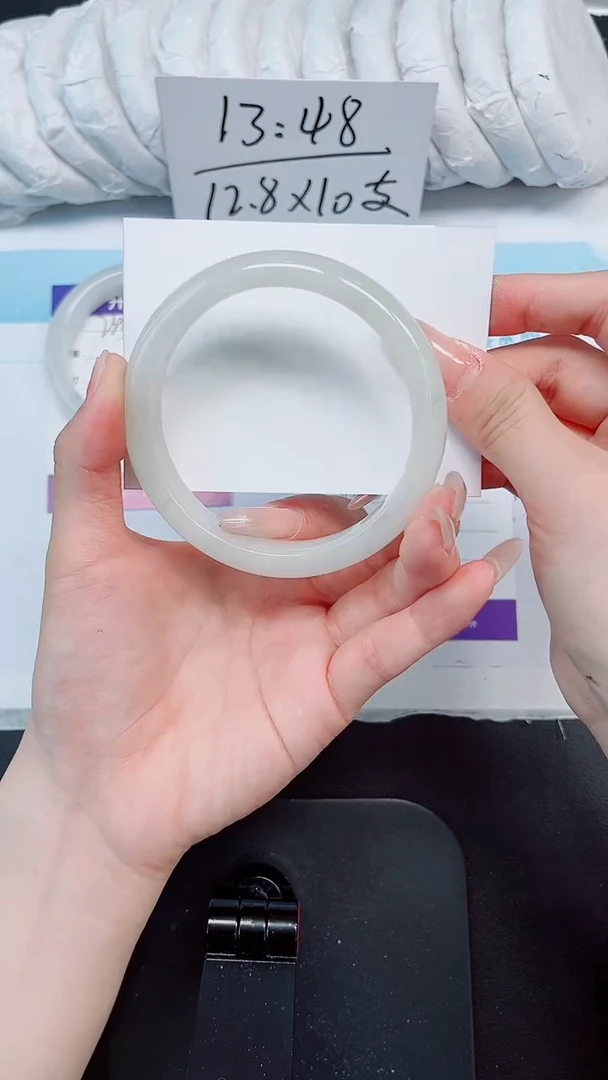 石英质玉手镯未镶嵌236-64.4