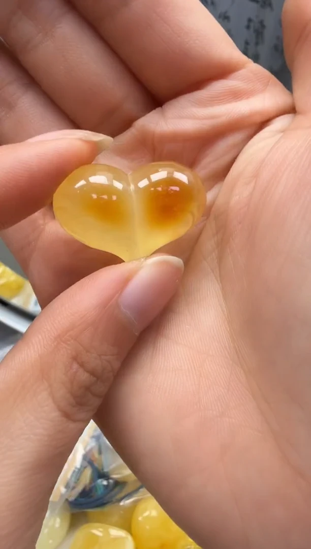 裸石琥珀未镶嵌如图