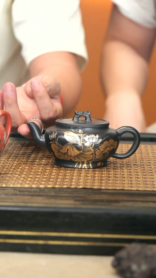 茶壶紫砂LJY37《晚秋》黑料金银彩