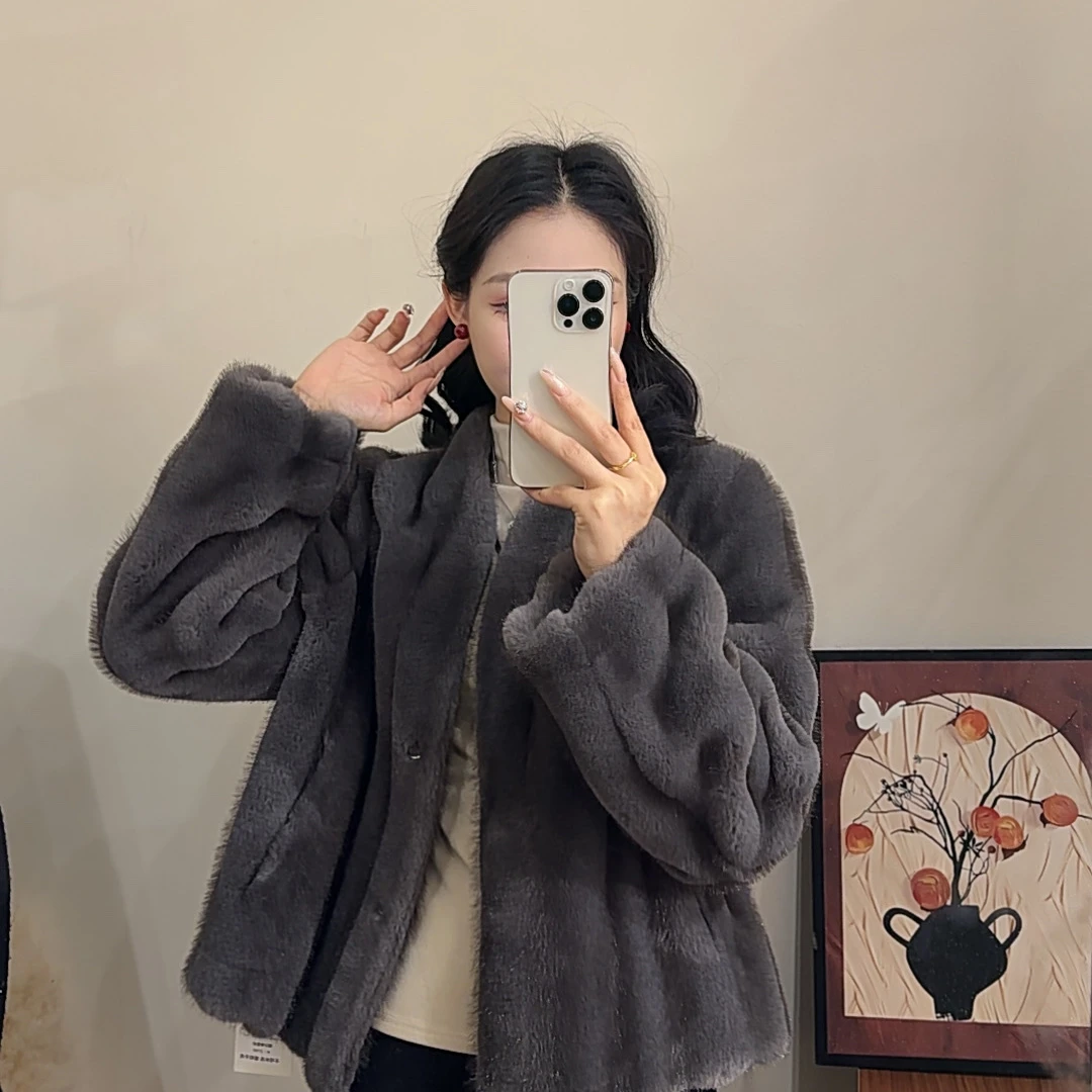 2025女短款单扣圆领时尚皮毛气质一体短外套冬季
