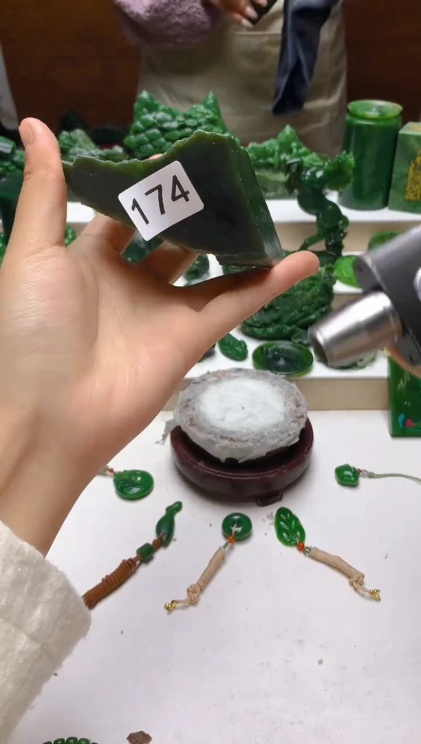 未镶嵌和田玉（碧玉）珠宝半成品1