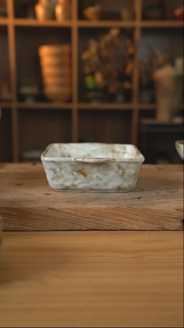 粉影系列的8英寸正方形深盘