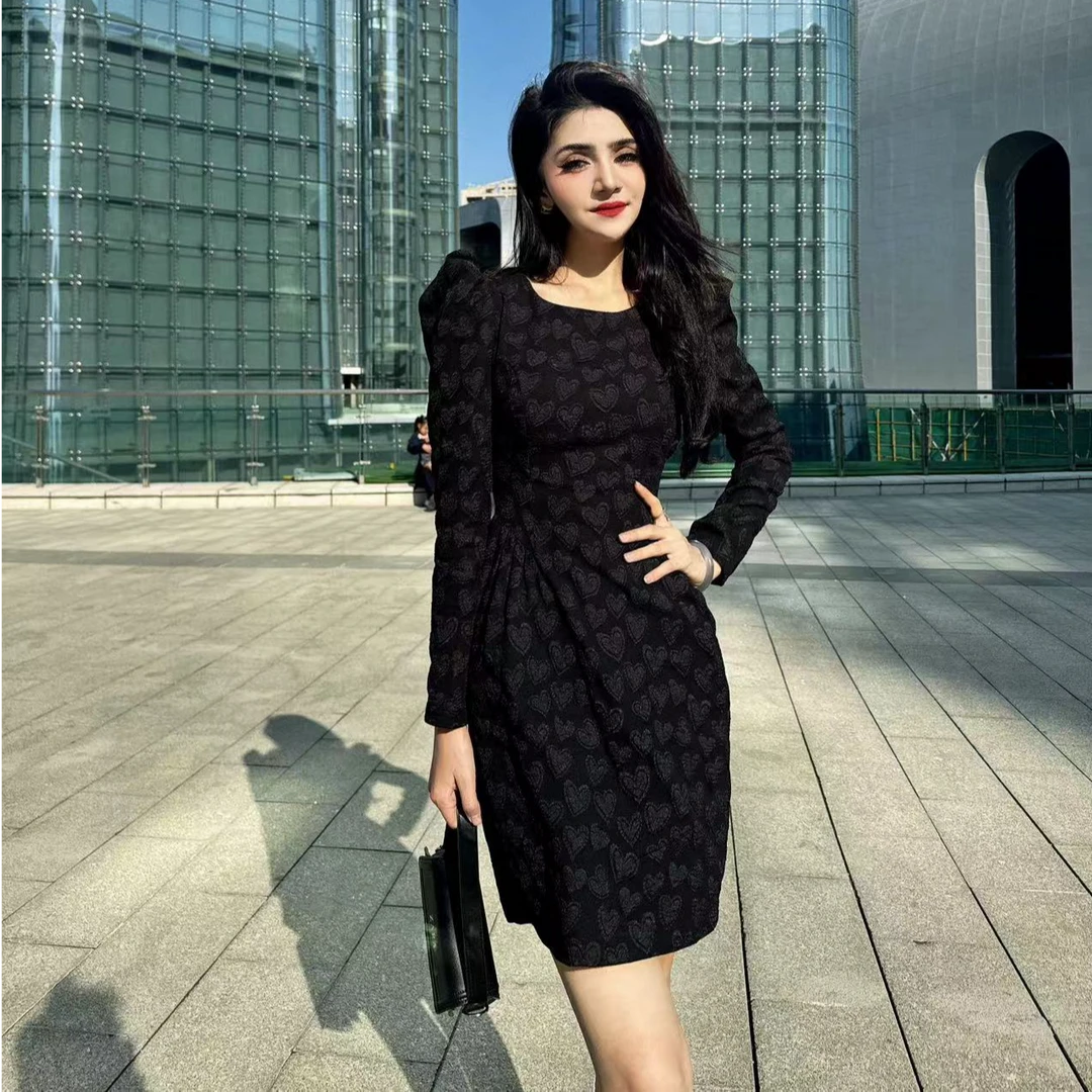 Fargiz2025新款法式一字肩提花连衣裙收腰显瘦设计款长袖连衣裙