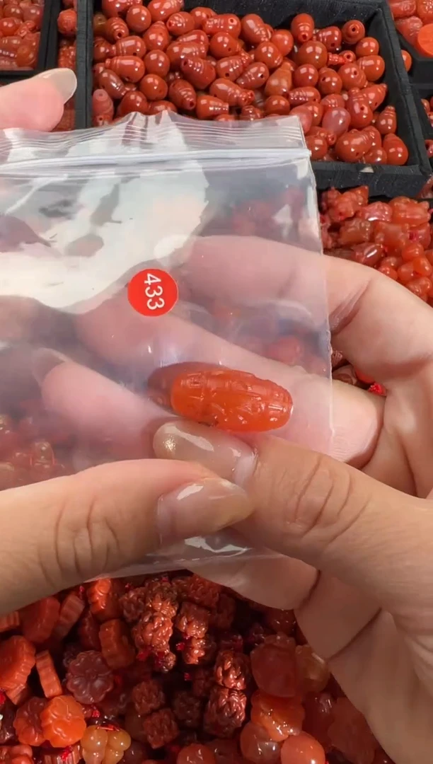 南红玛瑙未镶嵌颈饰1