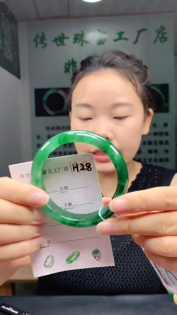 未镶嵌手镯石英质玉60+