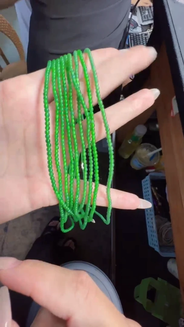未镶嵌定制翡翠翡翠A货有轻微色差属于正常现象，珠链多样性发货1