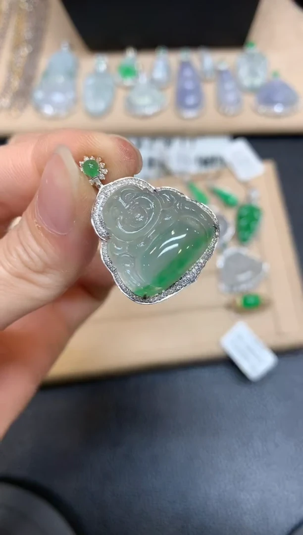 【闪购商品】翡翠颈饰18K金镶嵌佛公【无服务费】