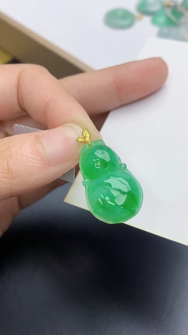 颈饰18K金镶嵌翡翠天然缅甸A货百元以上9元证书费自理