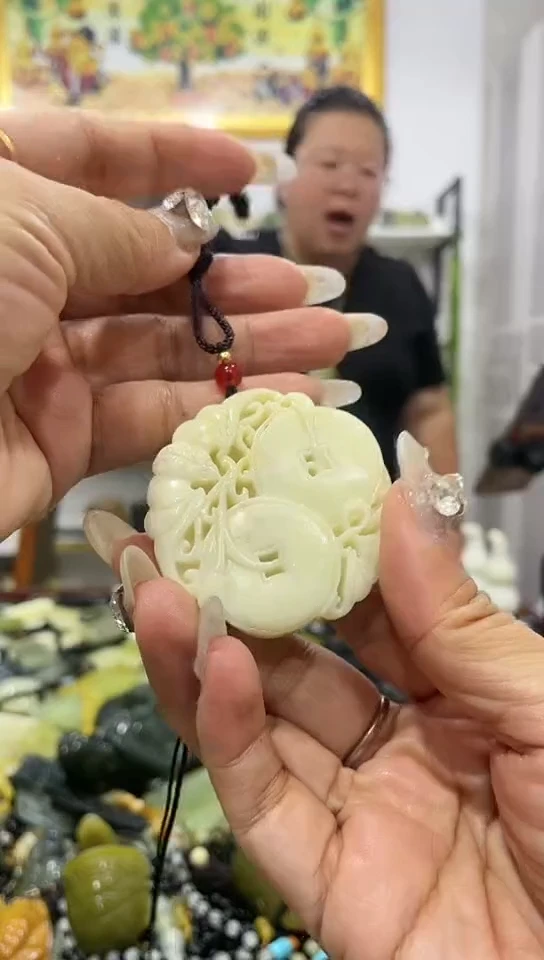 岫玉未镶嵌吊坠