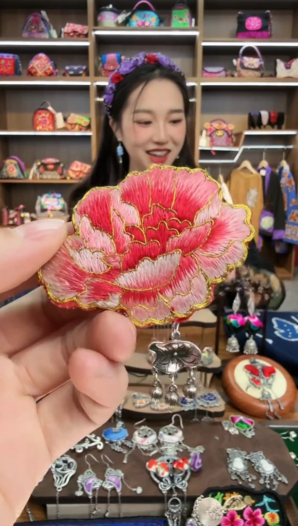 【闪购商品】织绣185蒙阿苏苗绣传承