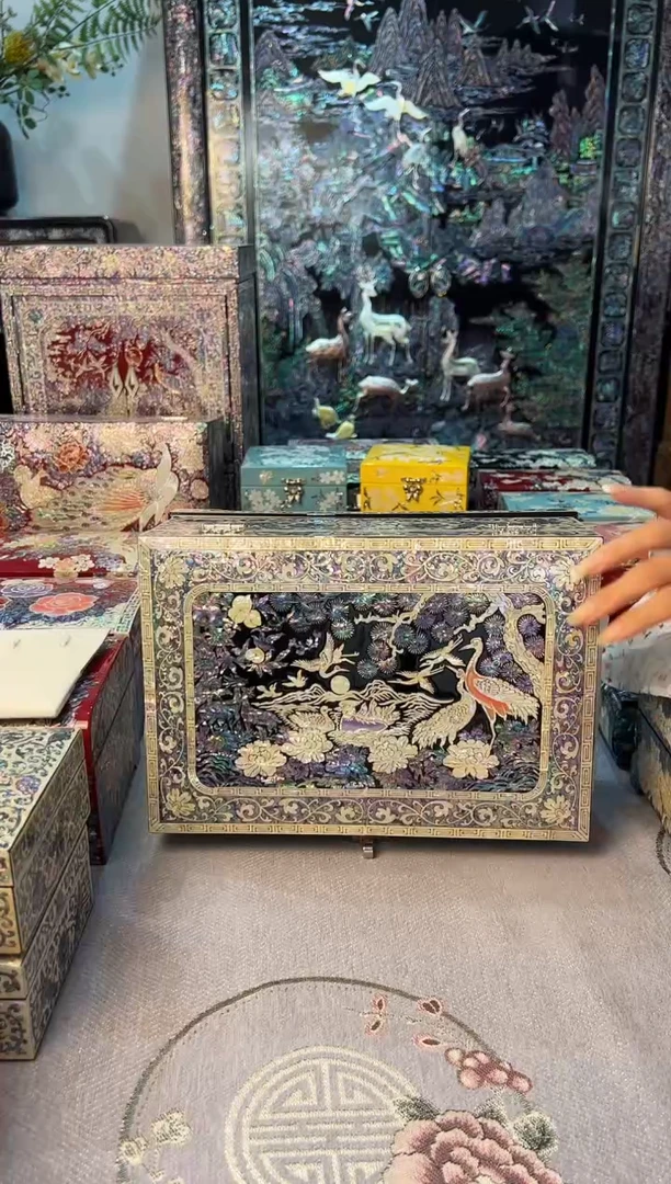 鱼锁满贝底·弘贝雅螺钿漆器文化馆