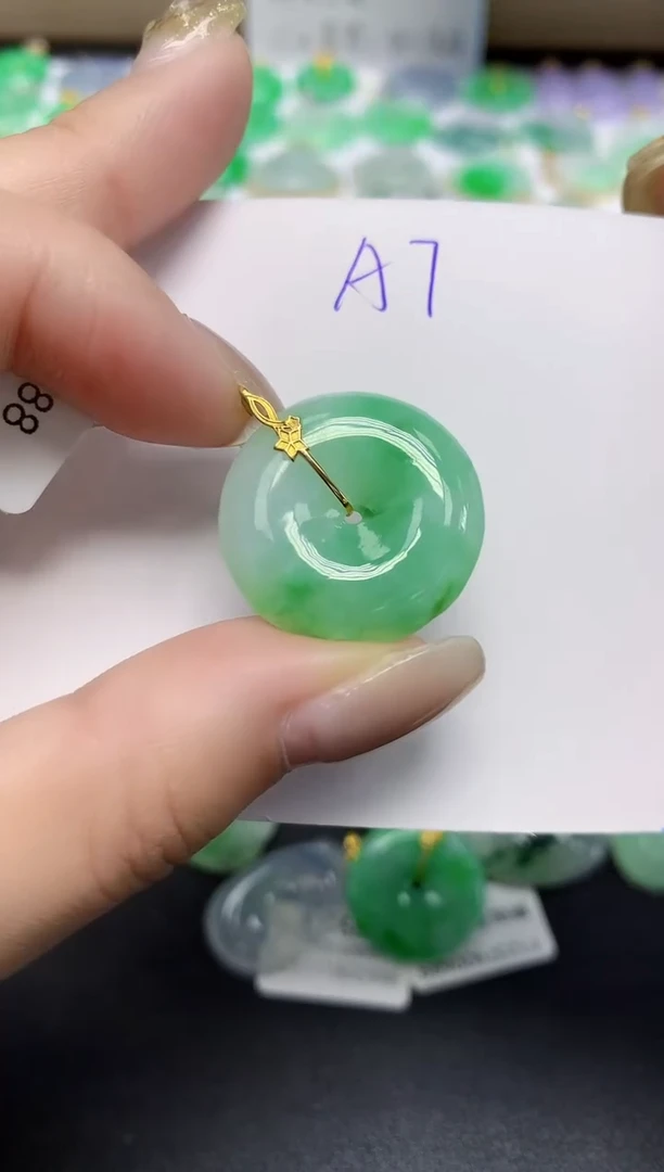 颈饰18K金镶嵌翡翠天然缅甸翡翠A货翡翠百元以上9元证书费自理