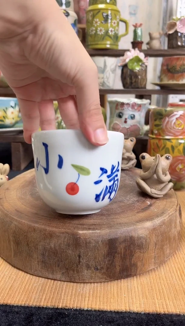 摆件手绘高温釉下陶瓷