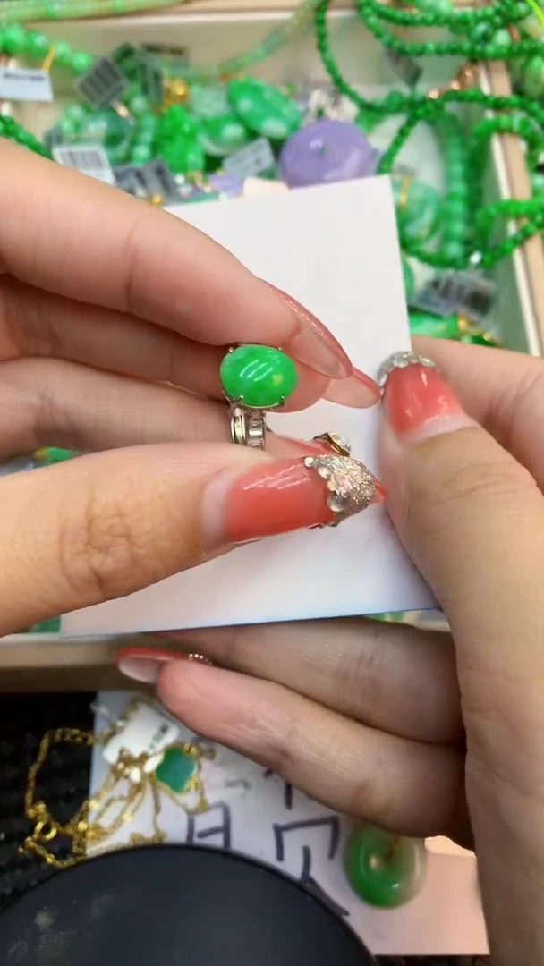 颈饰未镶嵌翡翠1