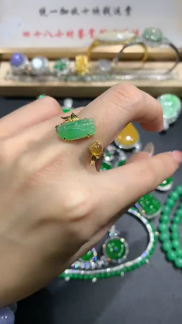 【闪购商品】翡翠戒指18K金镶嵌1团购