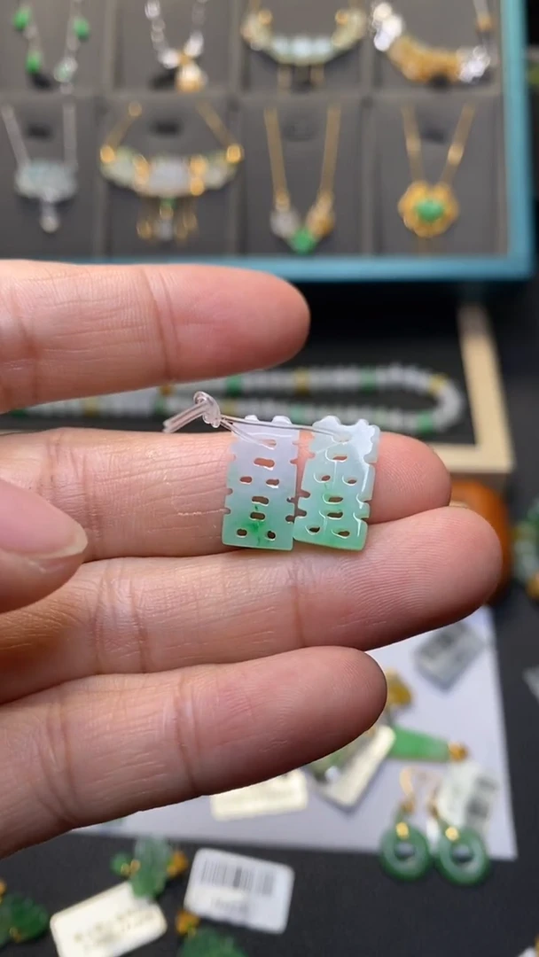 颈饰未镶嵌翡翠净货36820