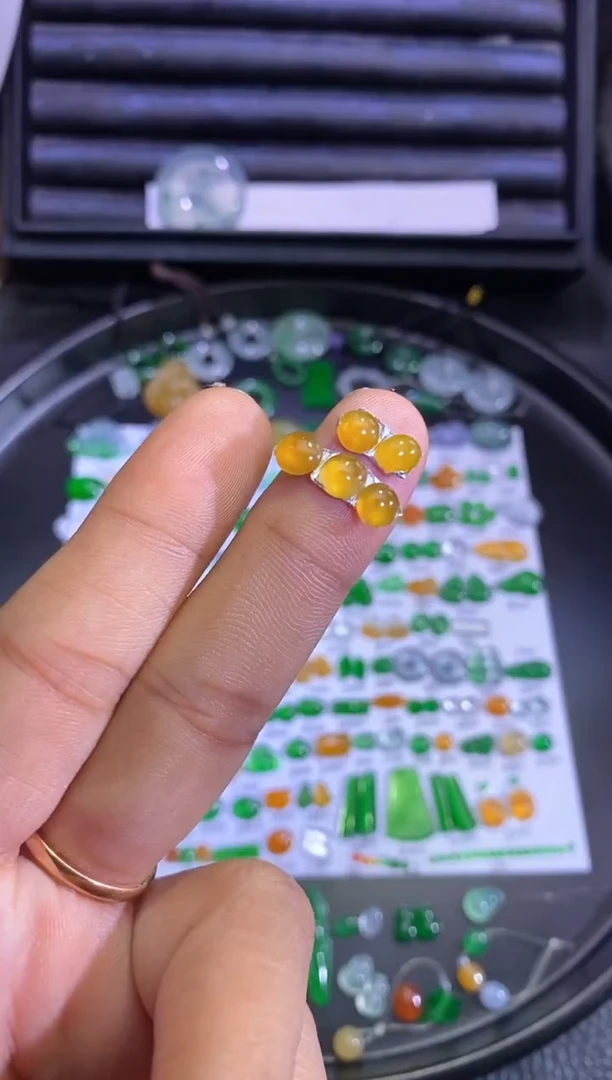 未镶嵌挂件翡翠蛋面