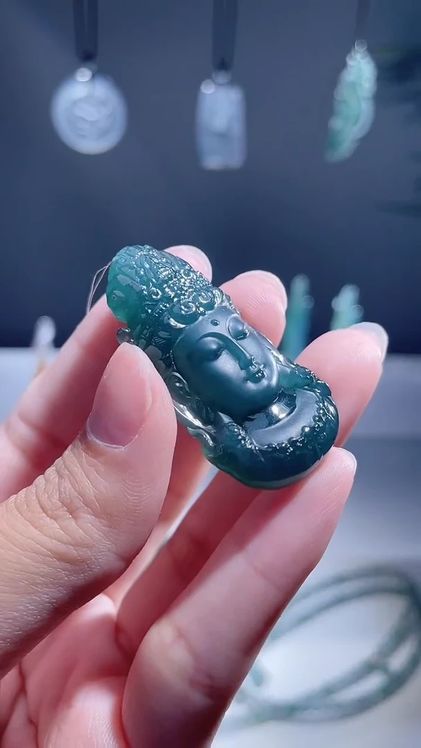翡翠未镶嵌颈饰观音头