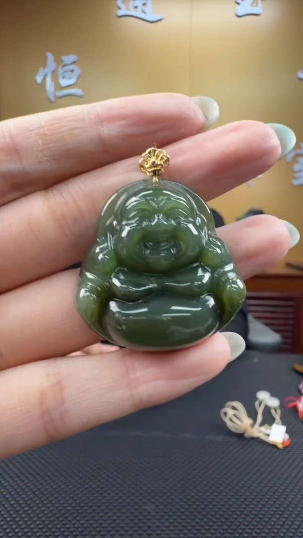 颈饰18K金镶嵌和田玉挂件