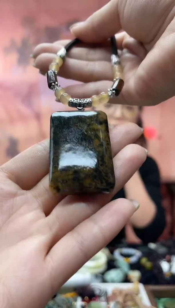 未镶嵌岫玉吊坠·