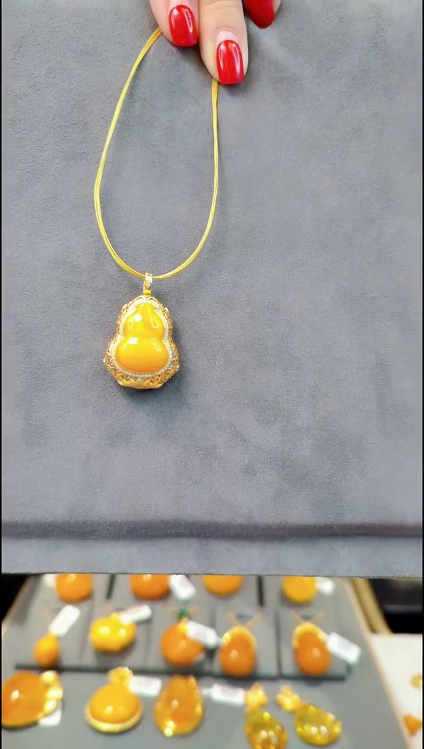 【闪购商品】蜜蜡颈饰银S925镀金镶嵌A322蜜蜡吊坠赠项圈