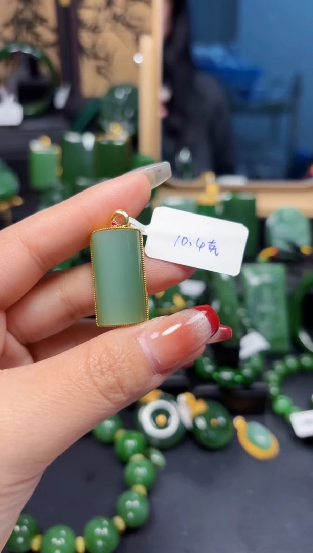 【闪购商品】和田玉（碧玉）吊坠(赠链)18K金镶嵌1