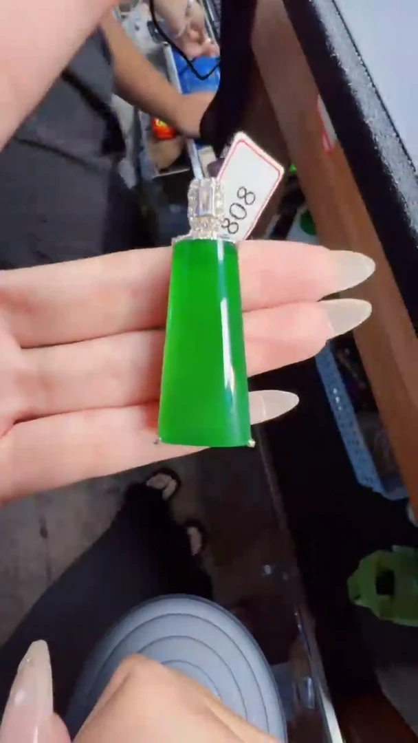 未镶嵌定制翡翠翡翠A货有轻微色差属于正常现象无事牌多样性发货1