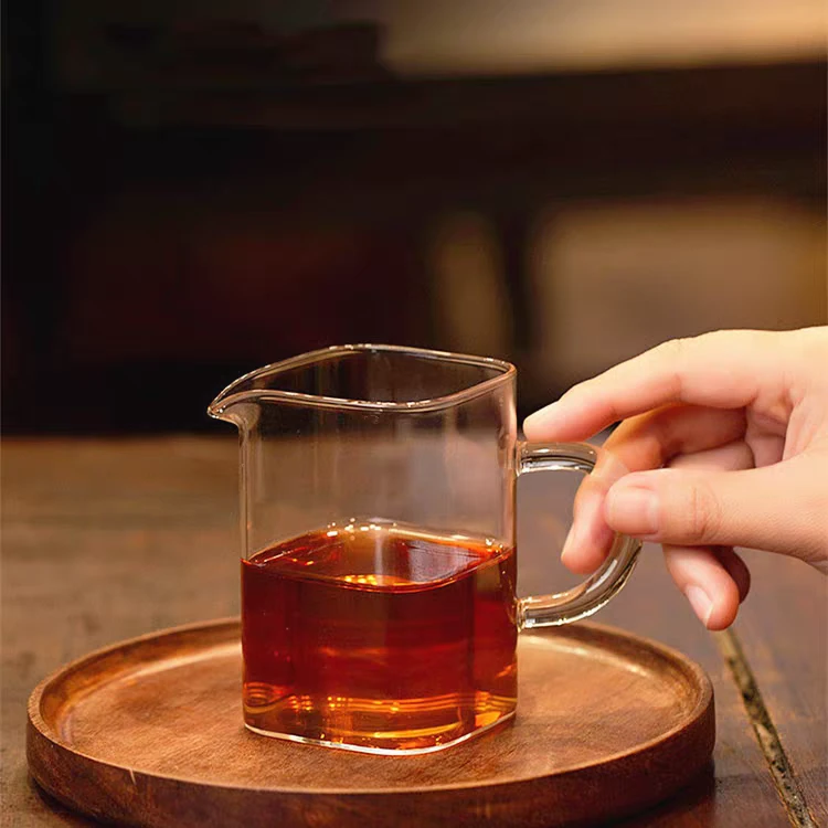 加厚耐热玻璃公道杯家用小号简约绿茶泡茶器四方形分茶器