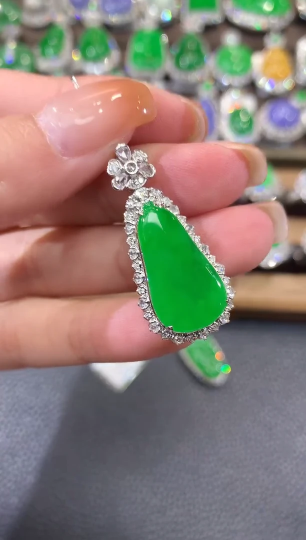 吊坠(不含链)18K金镶嵌翡翠C108