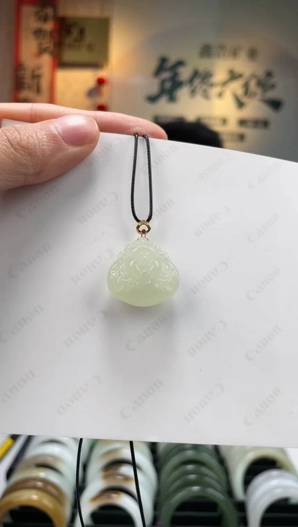 【闪购商品】和田玉颈饰18K金镶嵌翠财神吊坠一件