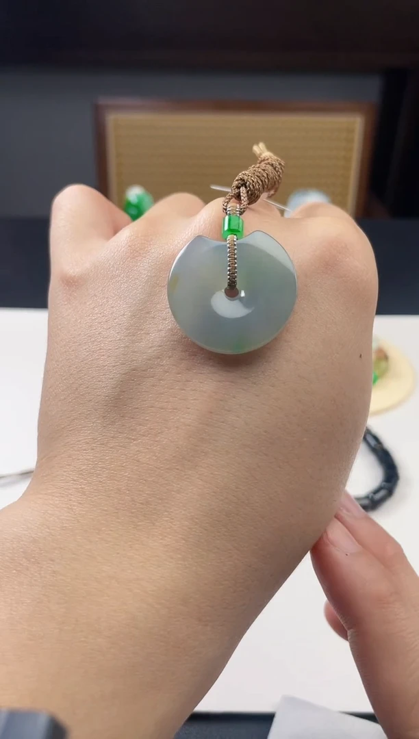 颈饰未镶嵌翡翠蓝晴带胶底玉玦