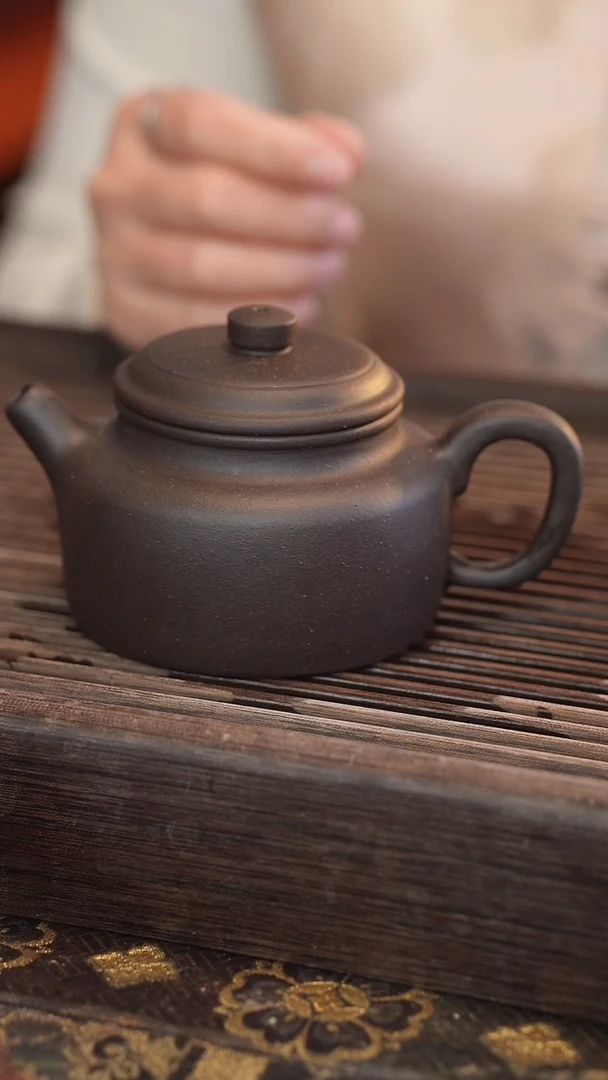 茶壶紫砂德中 黑金砂 半手工 240cc