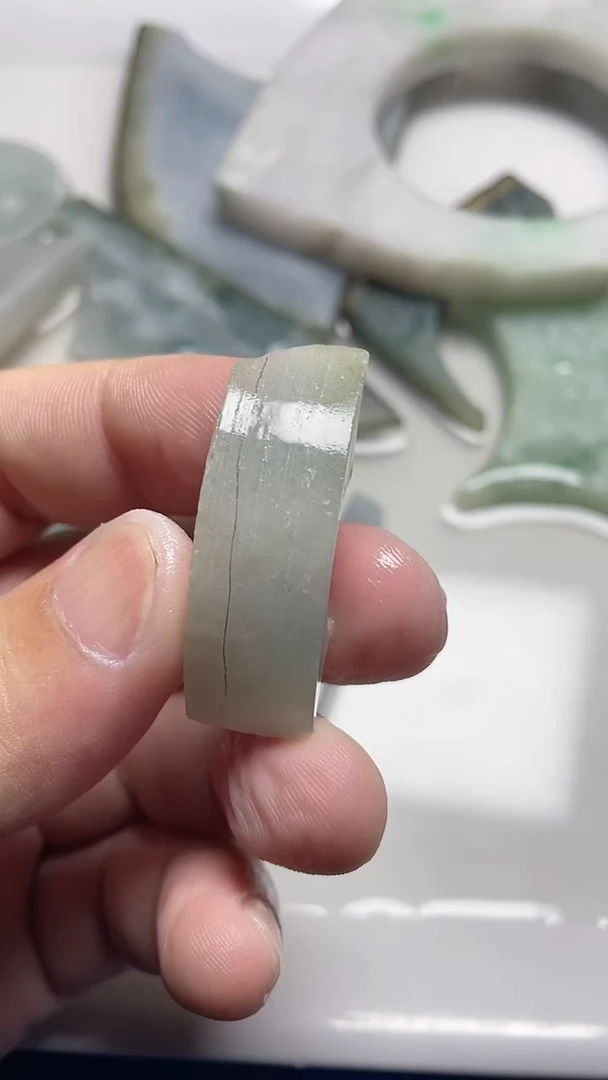 翡翠裸石登*哥翡翠小边料