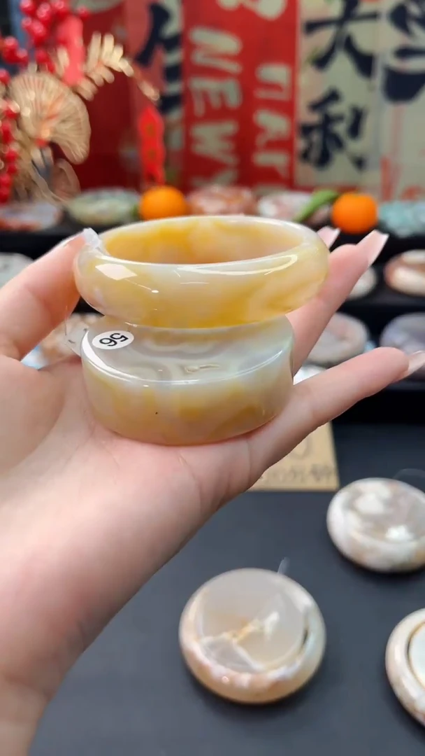 【闪购商品】石英质玉手镯未镶嵌赠送镯心（56圈口）无证书