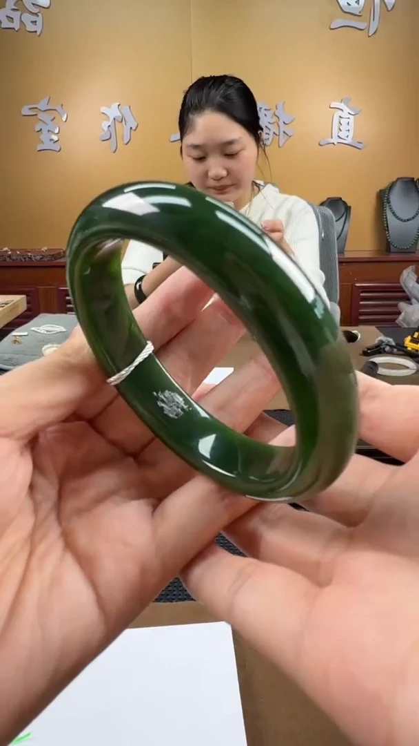 颈饰未镶嵌和田玉手镯62